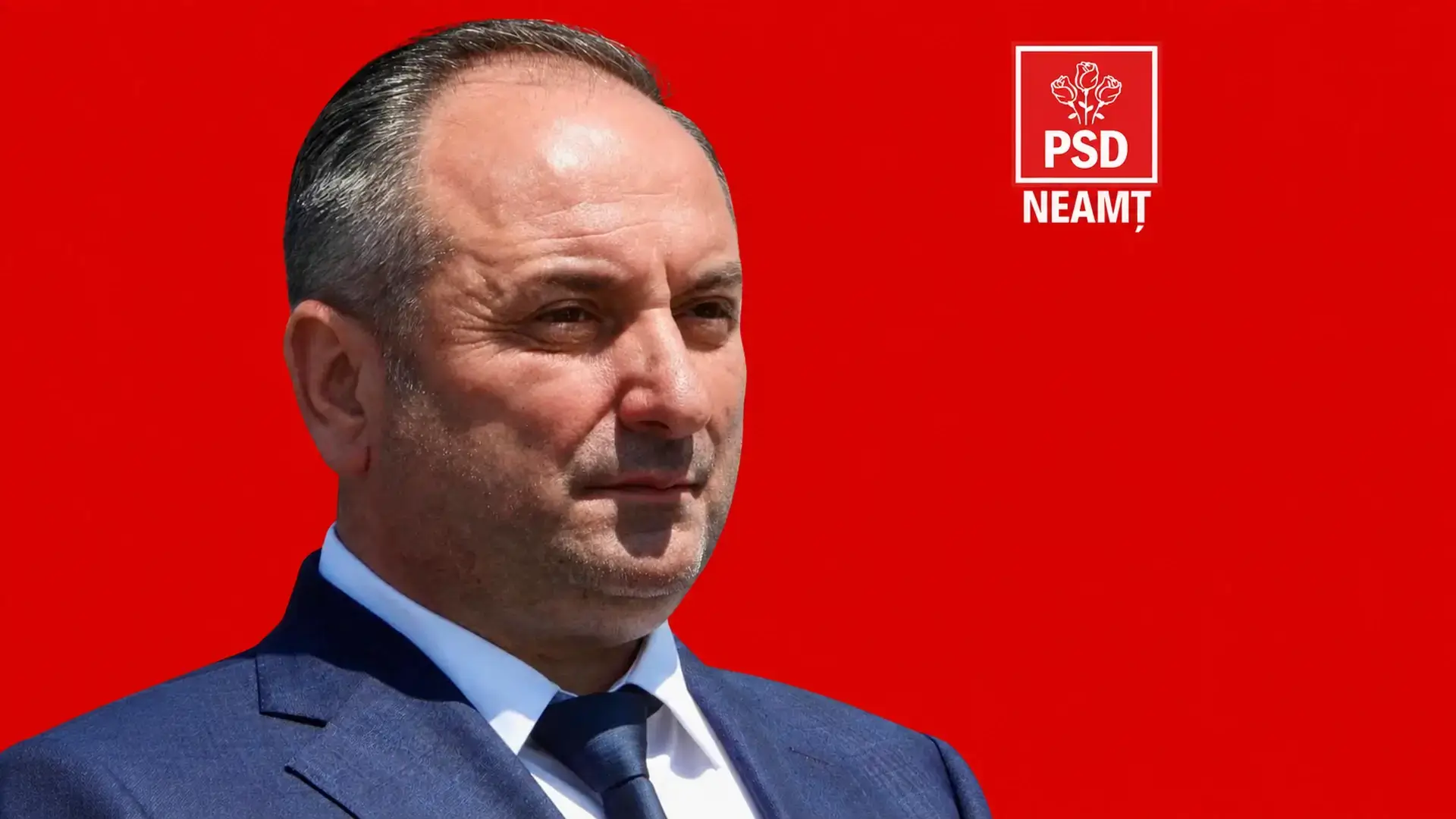 Daniel Harpa, președintele PSD Neamț, pe fundal roșu, alături de sigla PSD Neamț.